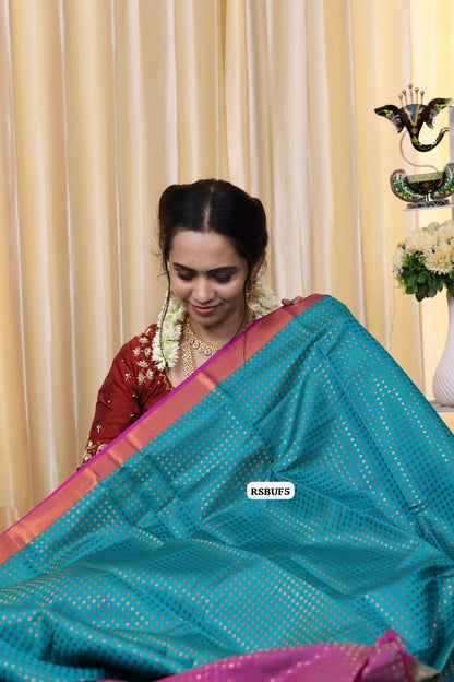 1000 buttas saree with zari border Ⓜ️