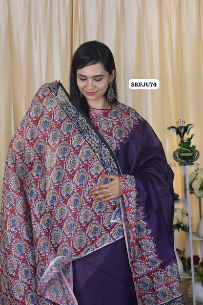 Soft Chanderi cotton With Digital Print & Running Kalamkari Blouse. 
Pallu Stiched With Fumka🥳