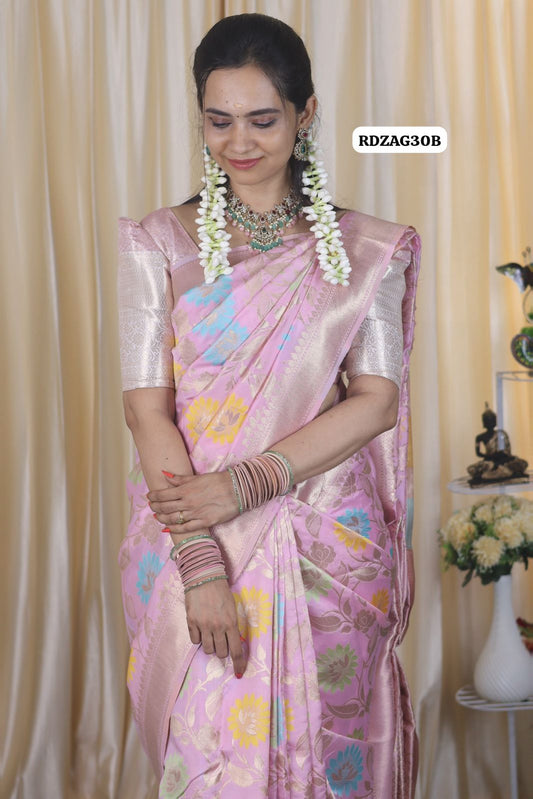 Semi soft silk saree with Floral Zari weaving 🥳
