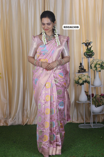 Semi soft silk saree with Floral Zari weaving 🥳