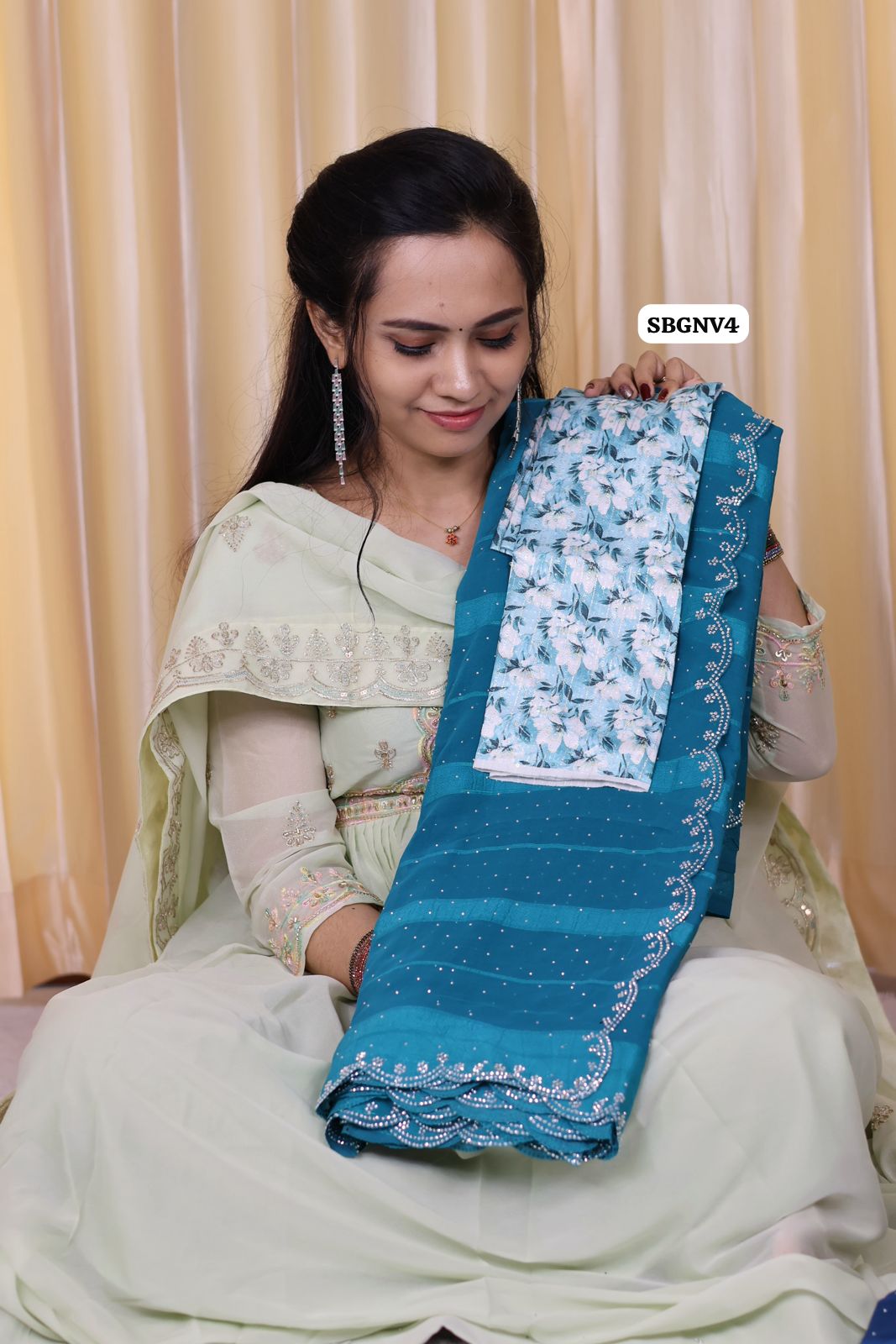 Designer saree with cut work border 😍Ⓜ️