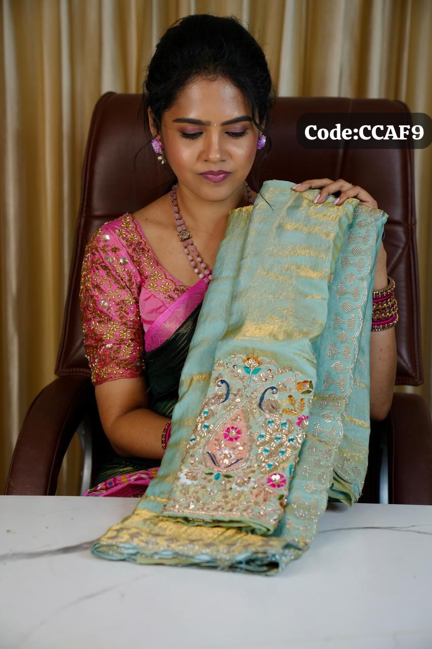 Space silk saree with designer blouse with box🥰😎📚