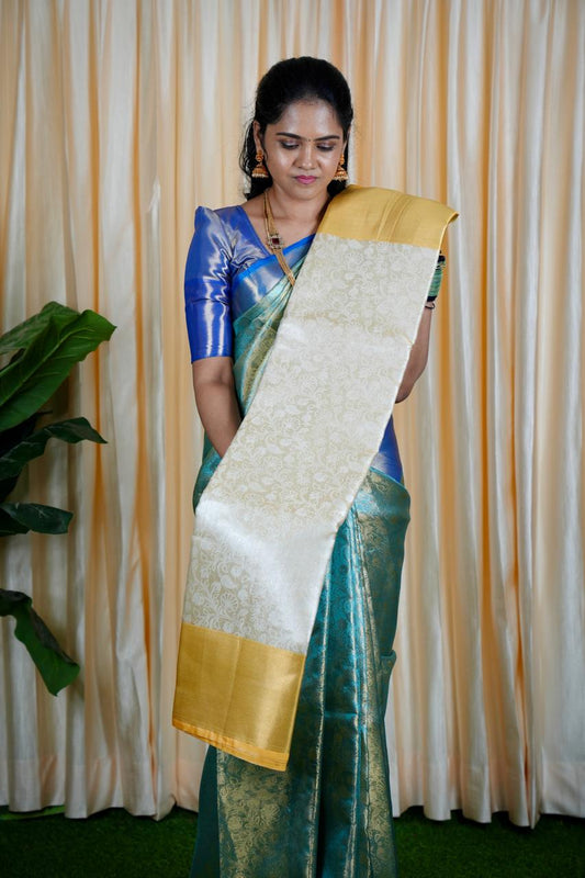 Thread Embroidery design in soft katan saree. 😎🥰