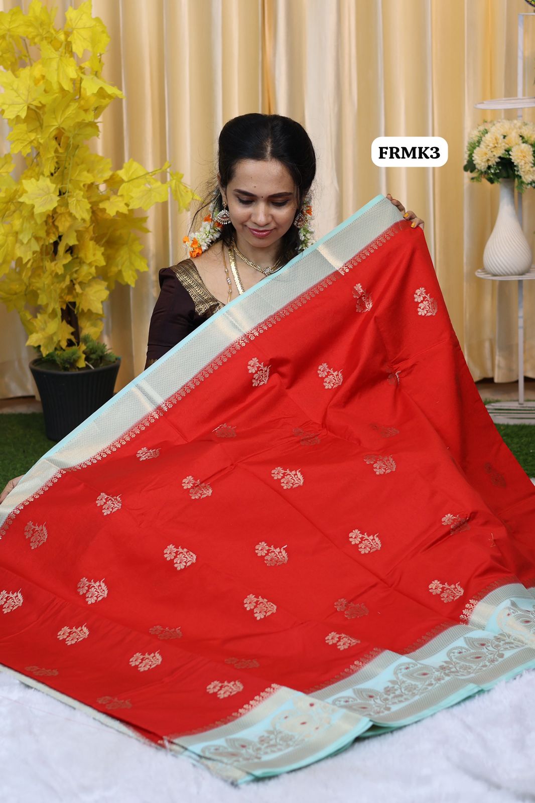 Premium quality warm silk saree 👇