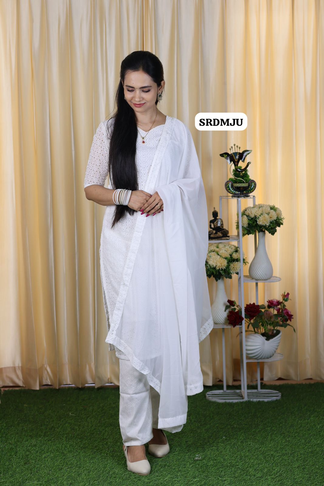 Cut work embroidery style pattern with lining
Top and dupatta only 😍🥳