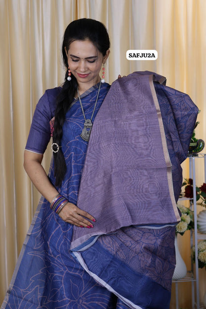 Printed semi cotton peach colour saree with line design. Same blouse as in pic. Unstitched🍄🥳