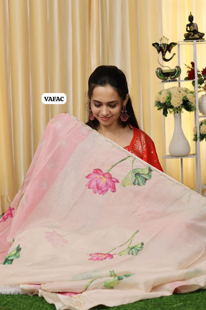 Soft organza with floral design and cut work scallop border along with handwork and pearl work
😍🥳