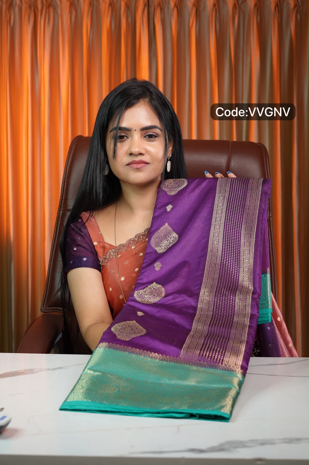 Warm silk saree contrast 🥳