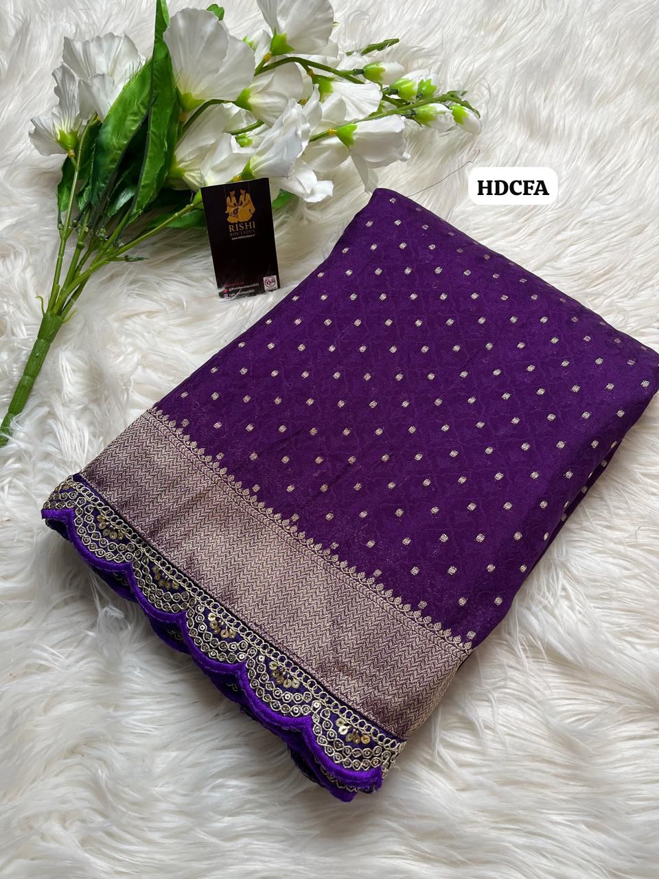 Georgette saree with beautiful gold zari weaving comes with rich weaving pallu having trending embroidery work lace border And running blouse🥳