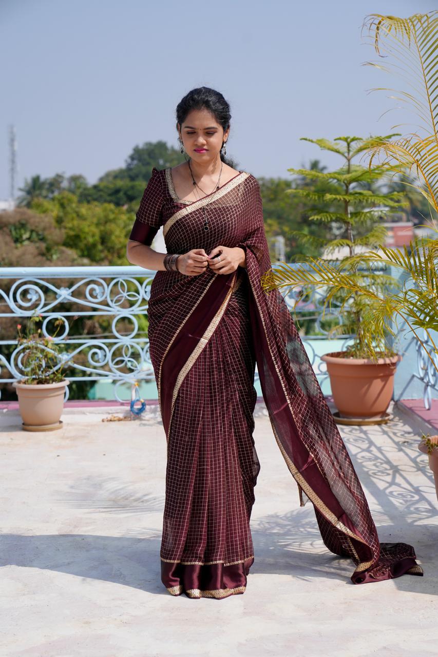 Viscose Georgette saree with zari checks🥳(slight colour difference)