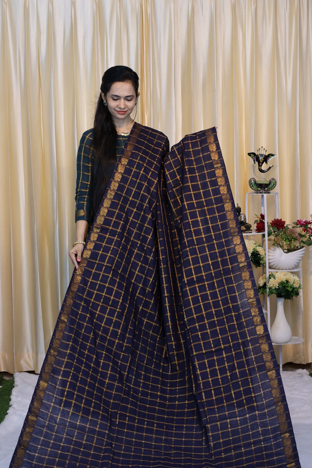 Sungudi cotton 120 count zari checks  🥰😎📚.(Dark navy blue)