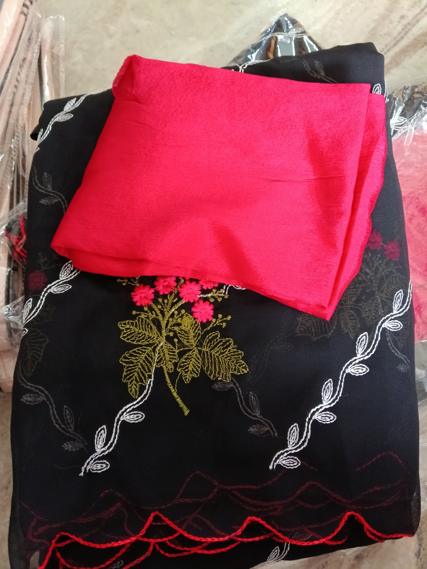 Designer embroidery saree📷