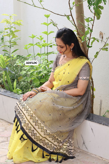 linen chanderi saree with mirror work
Same blouse as in pic🥳