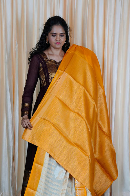 Premium warm silk sarees🍄🥳