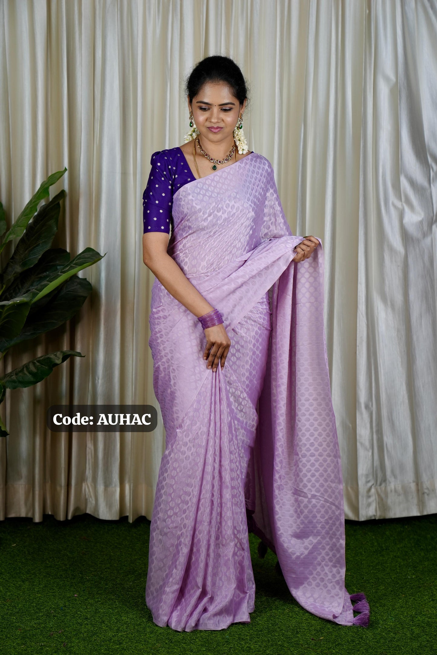 Crepe silk saree with contrast blouse❌