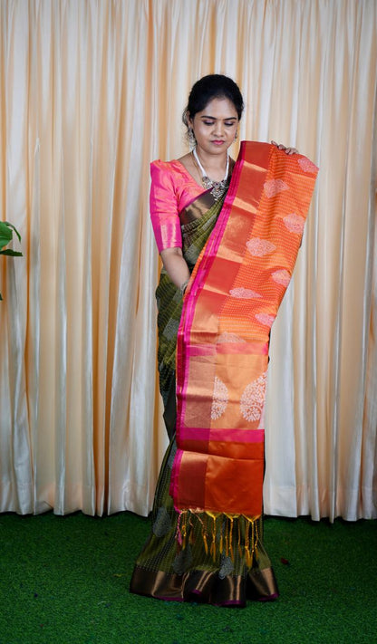 Banarasi soft Silk Saree🥳✅️