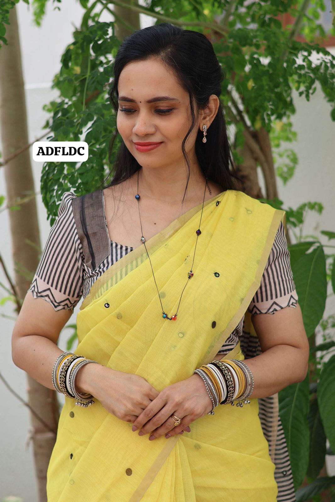 linen chanderi saree with mirror work
Same blouse as in pic🥳
