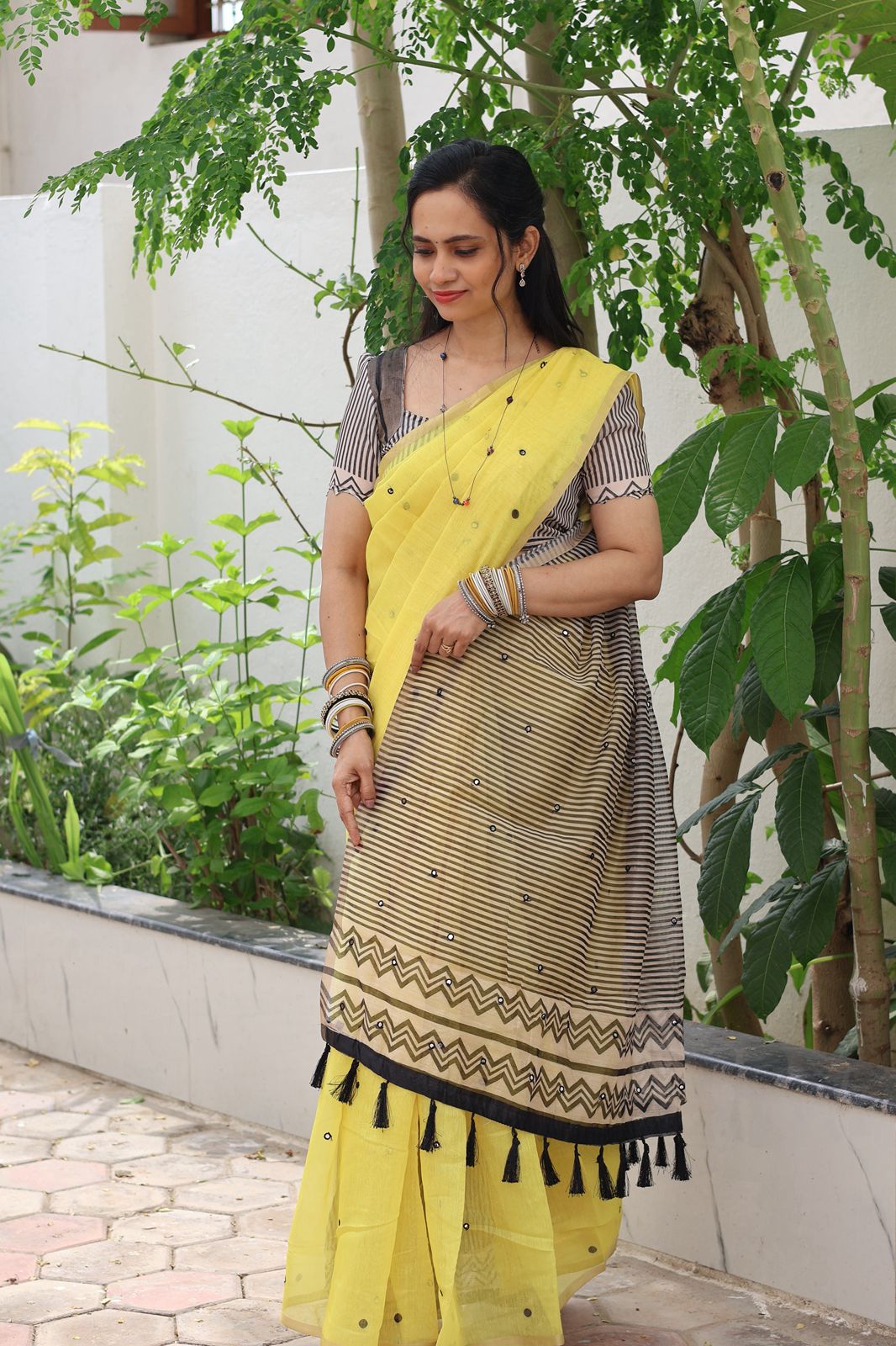 linen chanderi saree with mirror work
Same blouse as in pic🥳