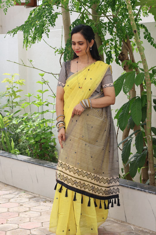 linen chanderi saree with mirror work
Same blouse as in pic🥳